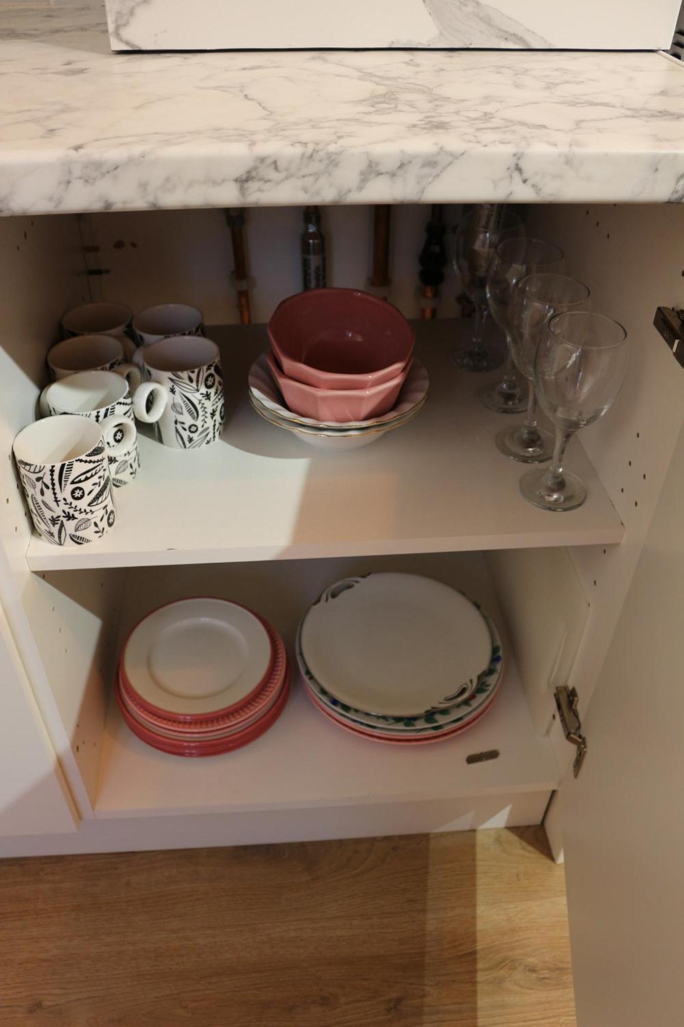 Self Contained, Double Bed Studio, Private Kitchen, Private Bath, Walking Distance To Harry Potter