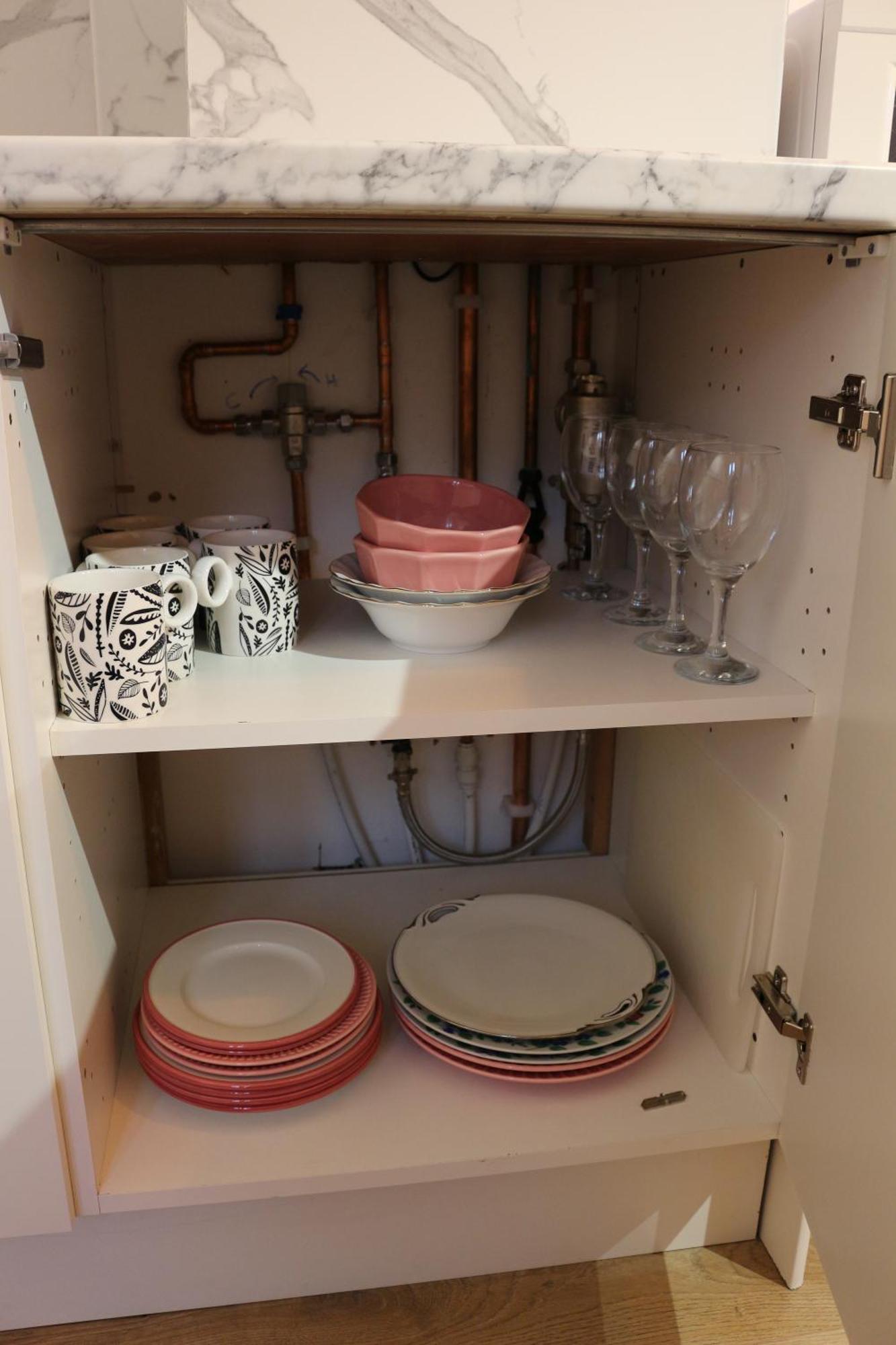 Self Contained, Double Bed Studio, Private Kitchen, Private Bath, Walking Distance To Harry Potter Apartment