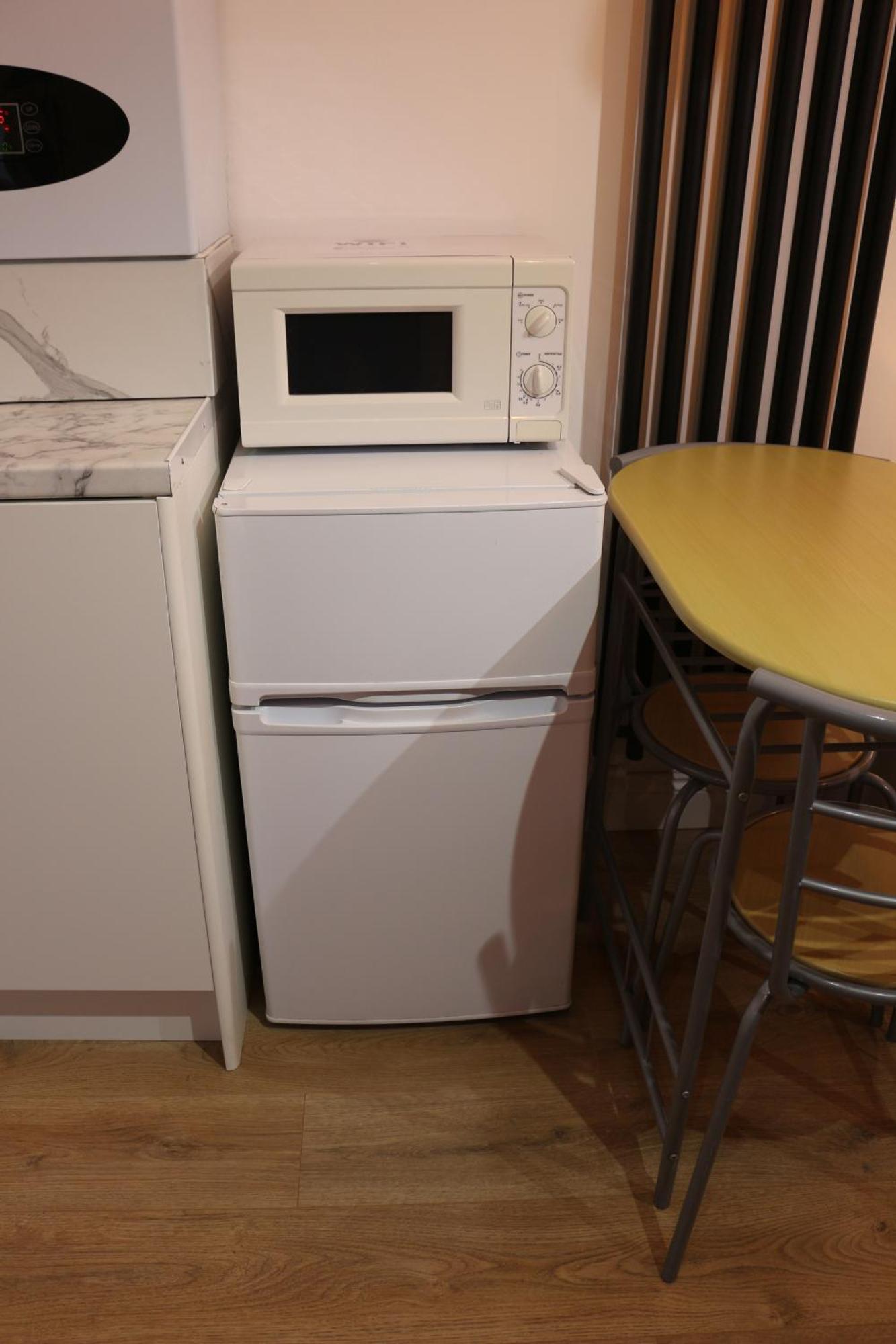 Self Contained, Double Bed Studio, Private Kitchen, Private Bath, Walking Distance To Harry Potter Apartment